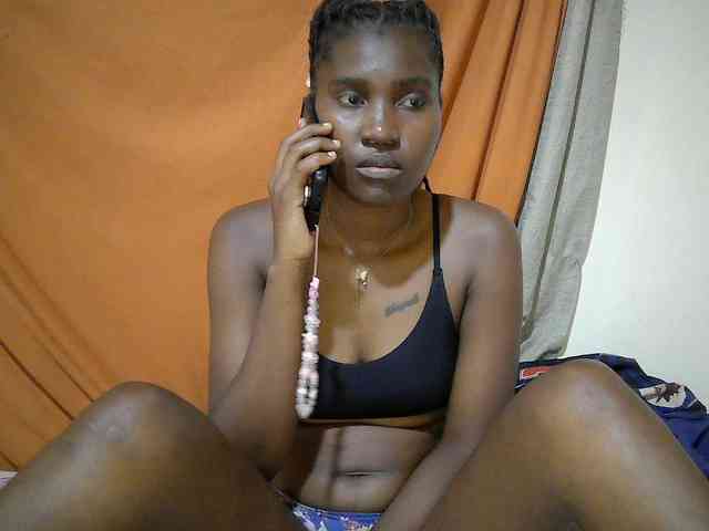 pretty-mayah webcam