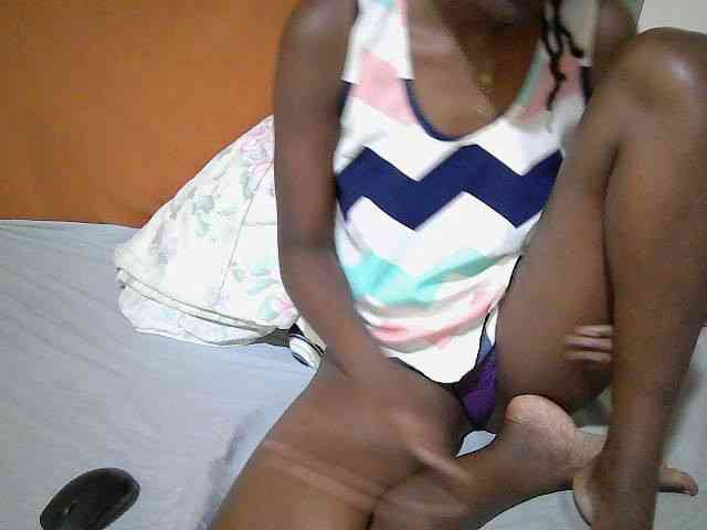pretty-mayah webcam