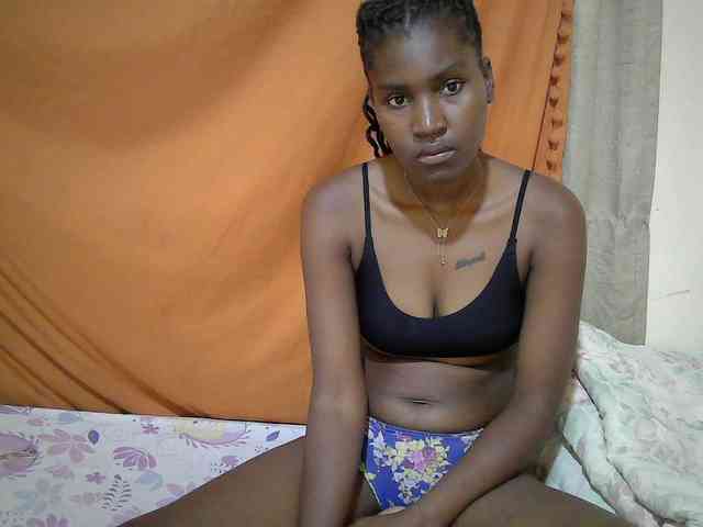 pretty-mayah webcam