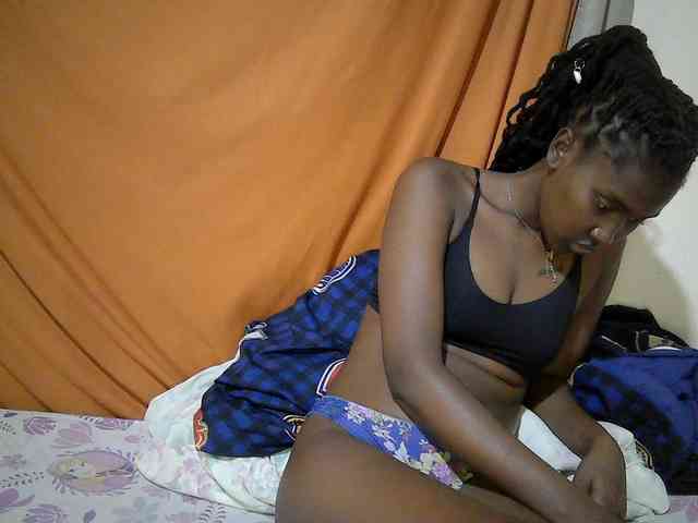 pretty-mayah webcam