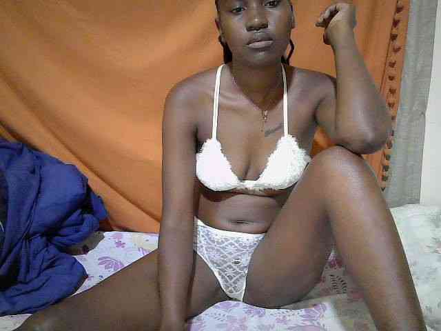 pretty-mayah webcam