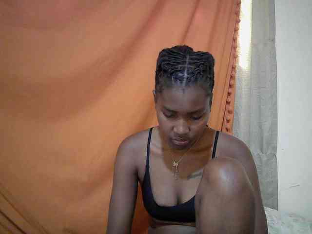 pretty-mayah webcam