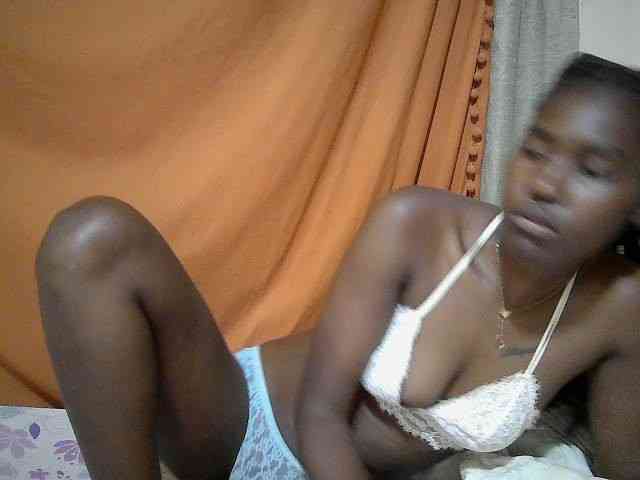 pretty-mayah webcam