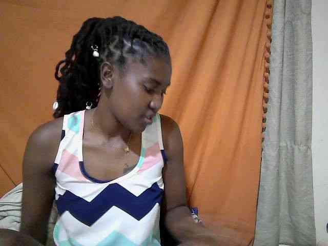 pretty-mayah webcam