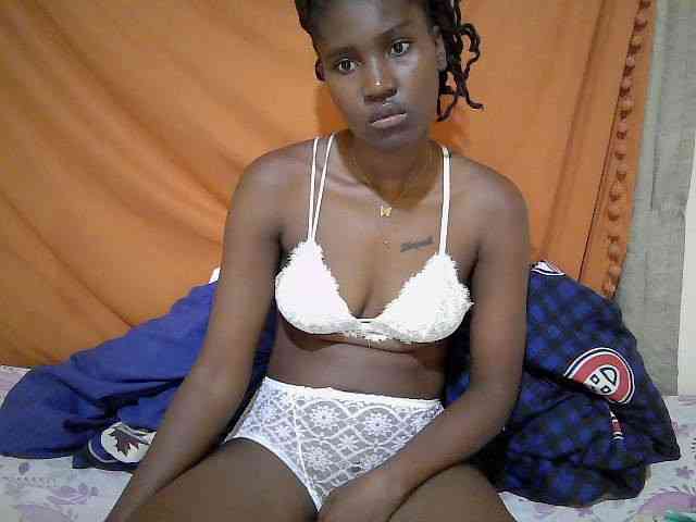 pretty-mayah webcam