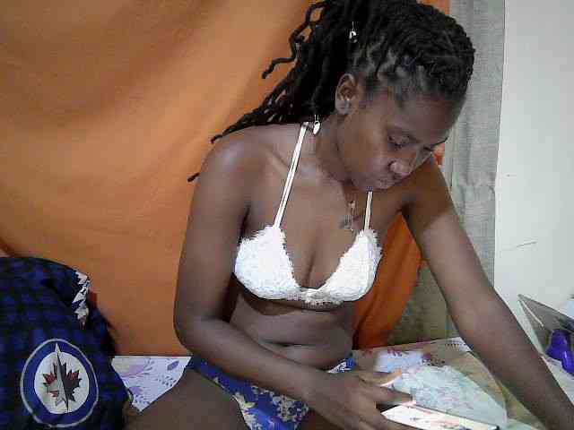 pretty-mayah webcam