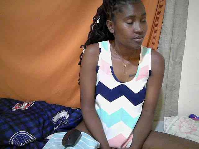 pretty-mayah webcam