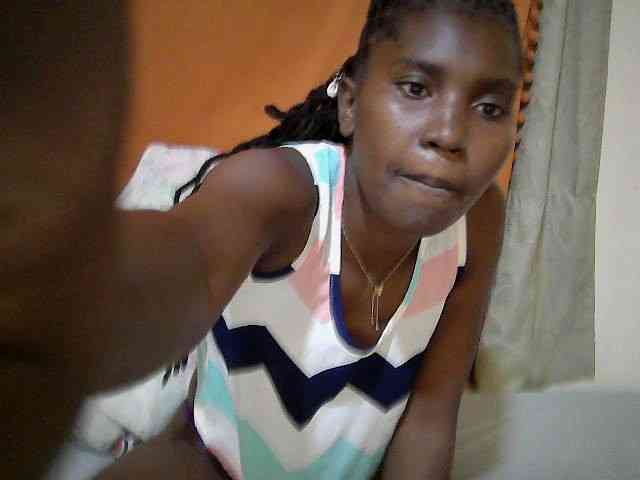 pretty-mayah webcam