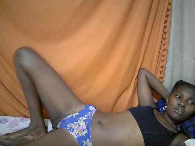 pretty-mayah webcam