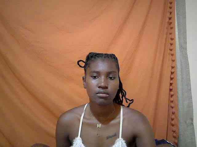 pretty-mayah webcam
