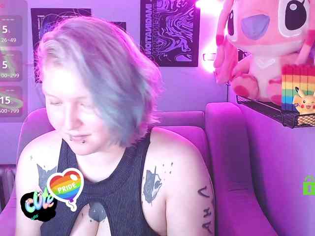 DolliRosee webcam