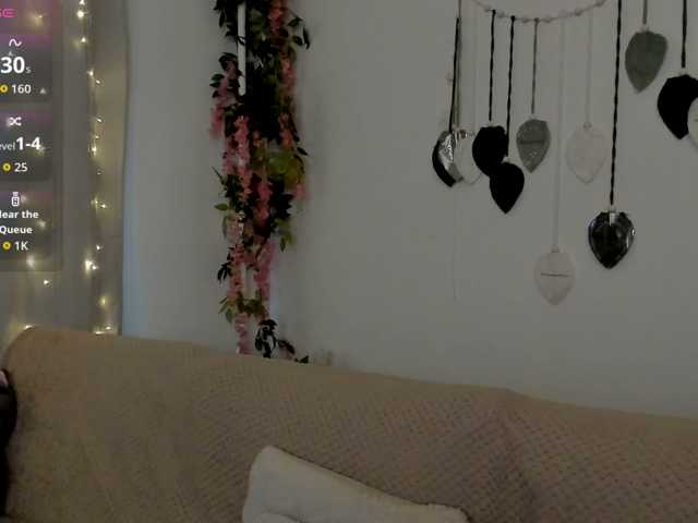 MillyYoung live cam preview