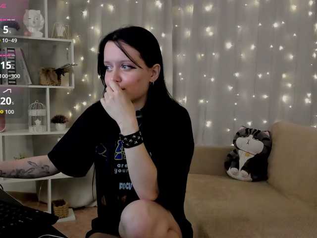 MillyYoung live cam preview