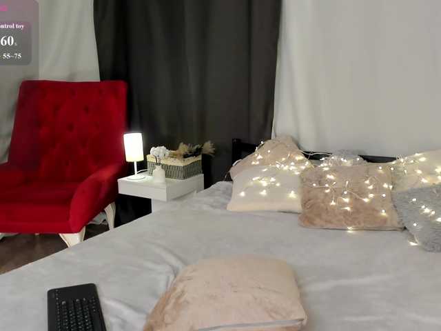 MillyYoung live cam