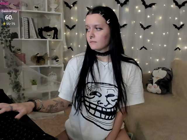 MillyYoung live cam on BongaCams