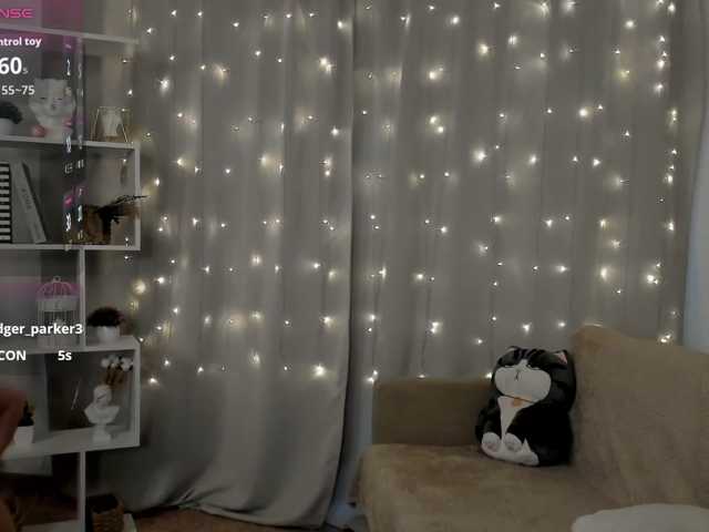 MillyYoung live cam preview