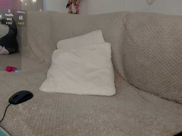 MillyYoung live cam preview