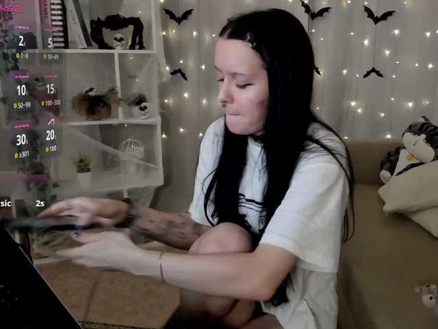 MillyYoung live cam on BongaCams