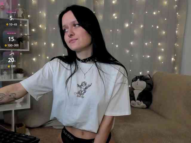 MillyYoung webcam