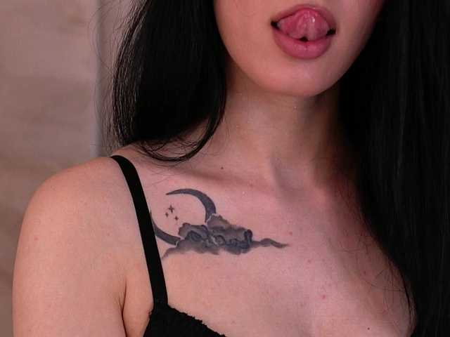 RubyRouj live cam on BongaCams