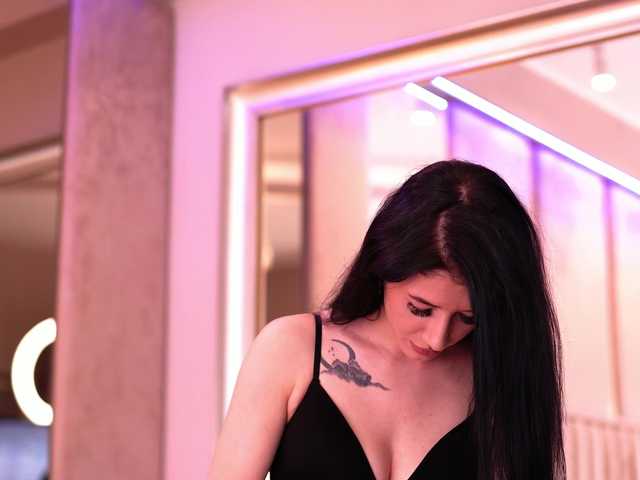 RubyRouj live cam on BongaCams