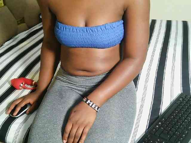Ebonny_QueenMel webcam
