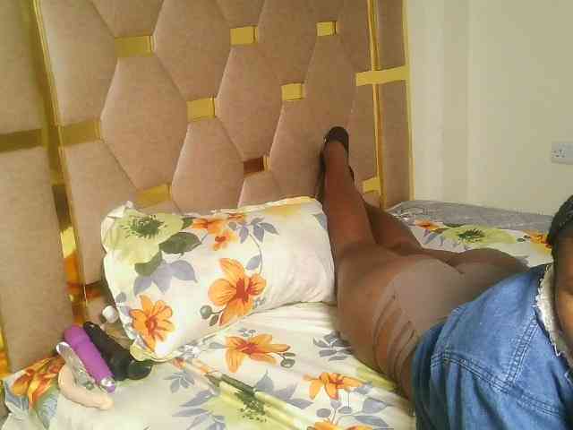 Ebonny_QueenMel webcam