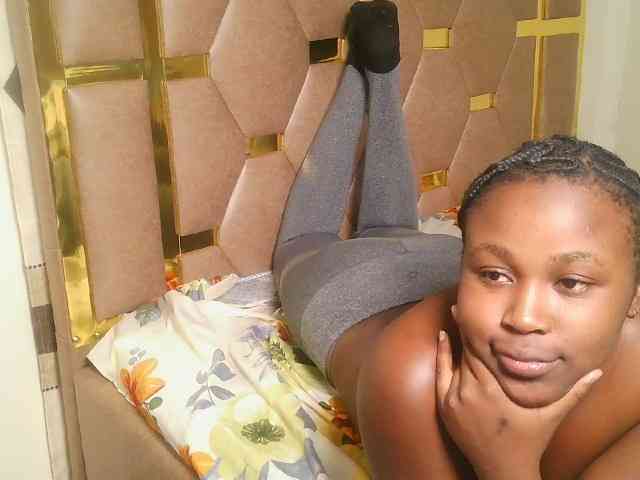 Ebonny_QueenMel webcam