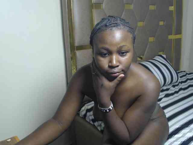 Ebonny_QueenMel webcam