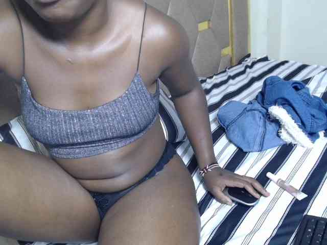 Ebonny_QueenMel webcam