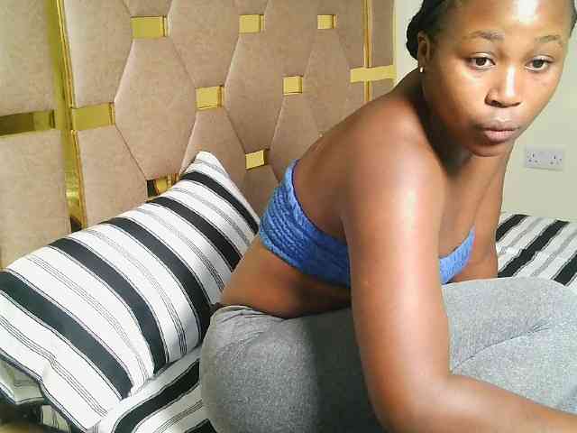 Ebonny_QueenMel webcam
