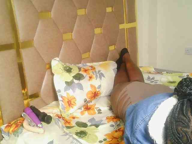 Ebonny_QueenMel webcam