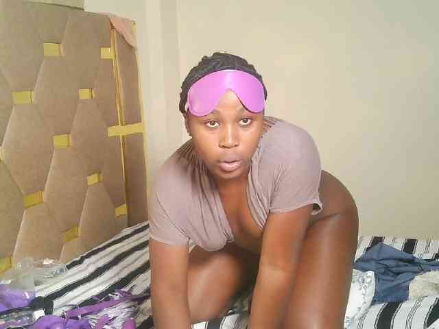 Ebonny_QueenMel webcam