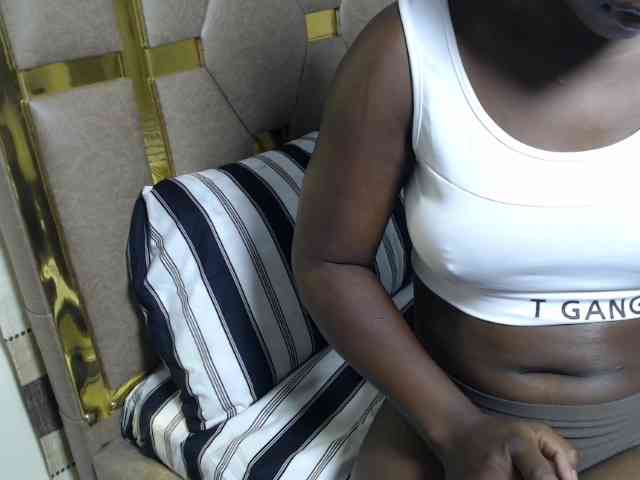 Ebonny_QueenMel webcam