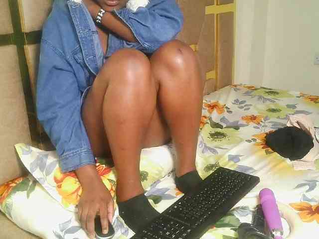 Ebonny_QueenMel webcam