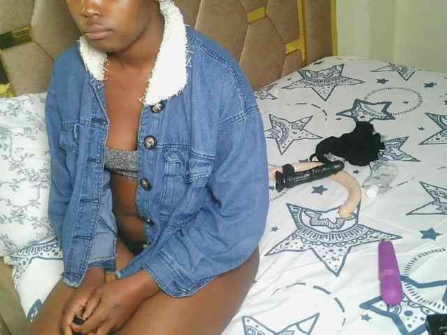 Ebonny_QueenMel webcam