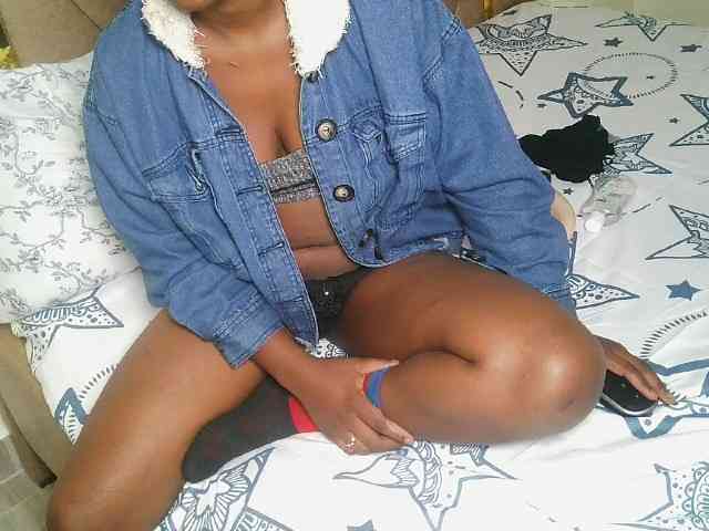 Ebonny_QueenMel webcam