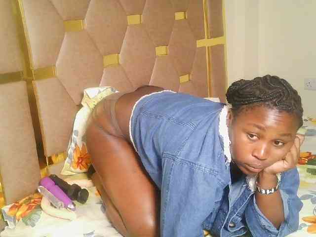 Ebonny_QueenMel webcam