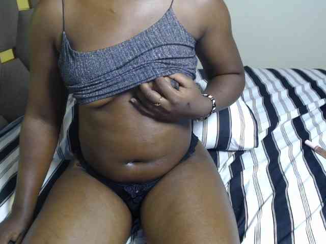 Ebonny_QueenMel webcam