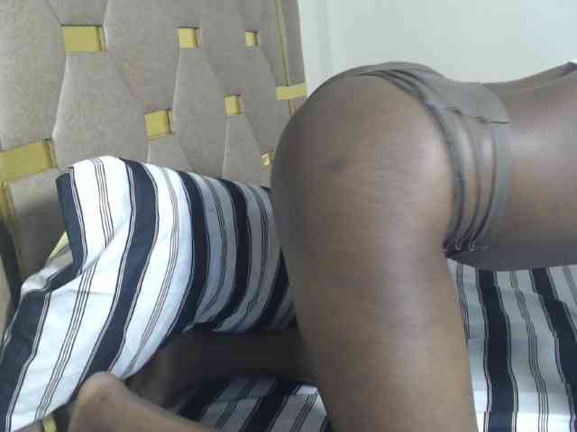 Ebonny_QueenMel webcam