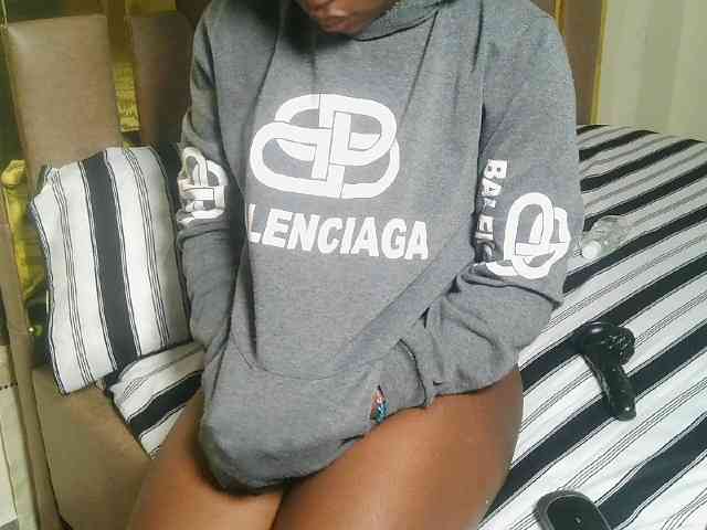 Ebonny_QueenMel webcam