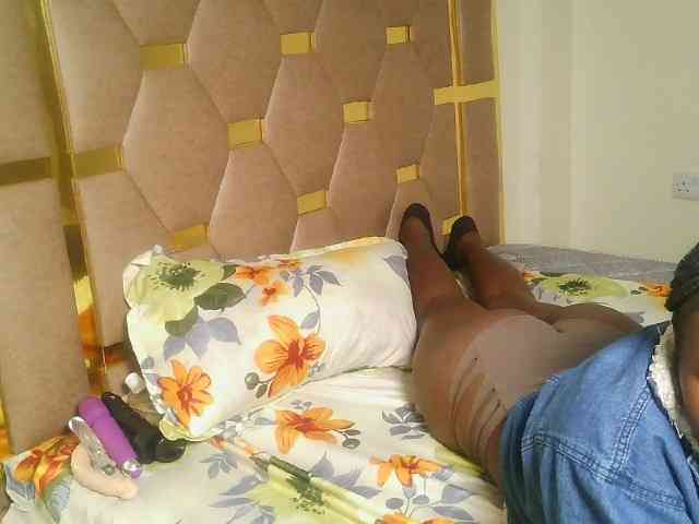 Ebonny_QueenMel webcam