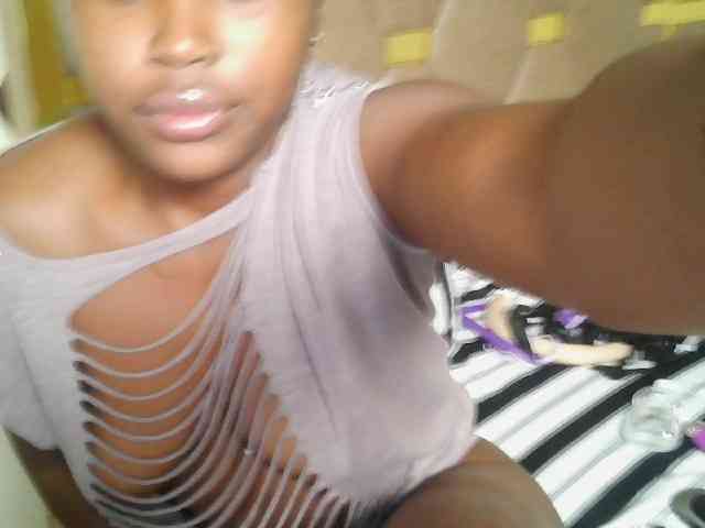 Ebonny_QueenMel webcam