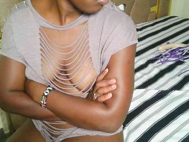 Ebonny_QueenMel webcam