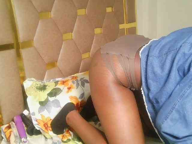 Ebonny_QueenMel webcam