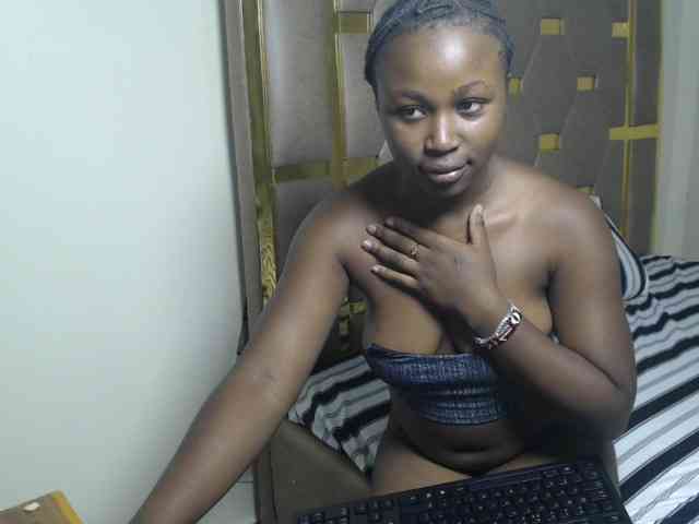 Ebonny_QueenMel webcam