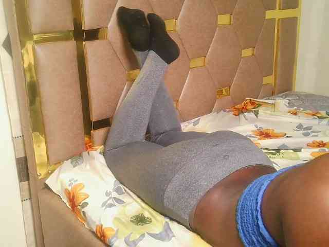 Ebonny_QueenMel webcam