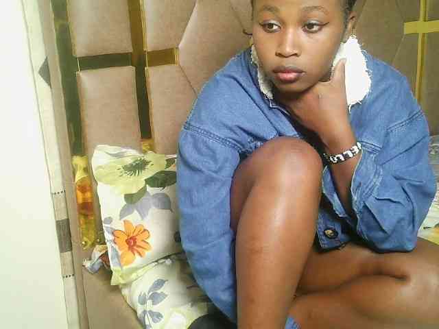 Ebonny_QueenMel webcam