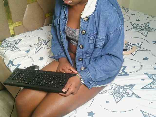 Ebonny_QueenMel webcam