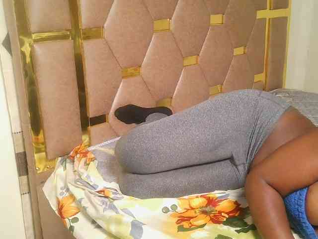 Ebonny_QueenMel webcam